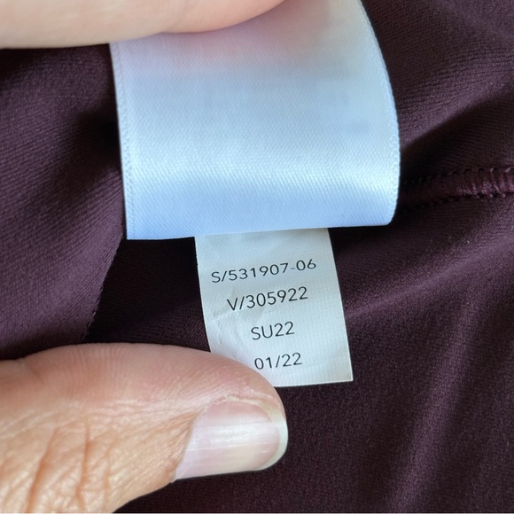 Athleta Salutation Stash Pocket 7” biker short - Picture 9 of 9